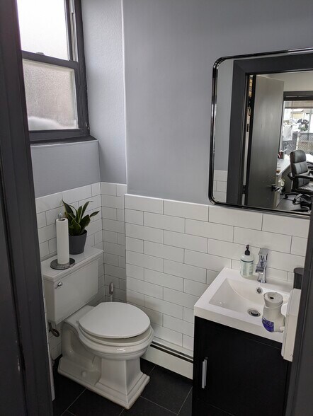 More Photos Of 5 Rollhaus Pl, Port Chester Auto Repair For Sale