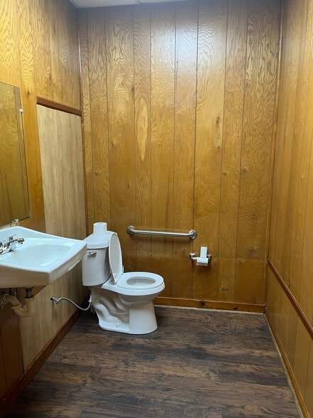 More Photos Of 4200 Maysville Rd, Commerce Light Distribution For Lease