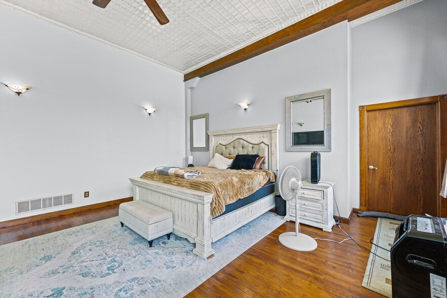 More Photos Of 415 W Madison Ave, Iola Restaurant For Sale