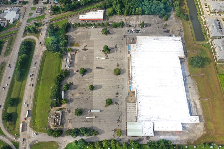 More Photos Of 1229 NW Evangeline Trwy, Lafayette Distribution For Sale