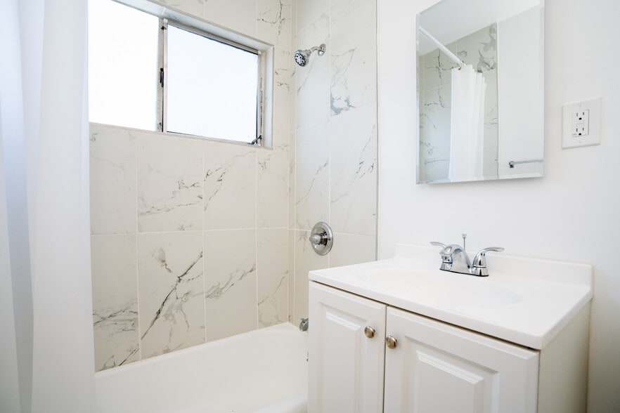 More Photos Of 1434 15th St, Santa Monica Apartments For Sale