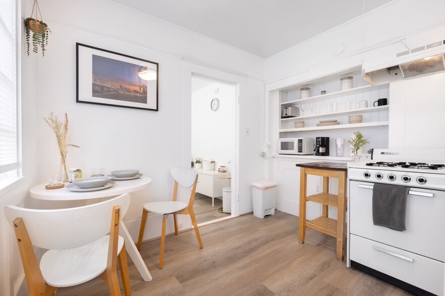 More Photos Of 400 Lagunitas Ave, Oakland Apartments For Sale