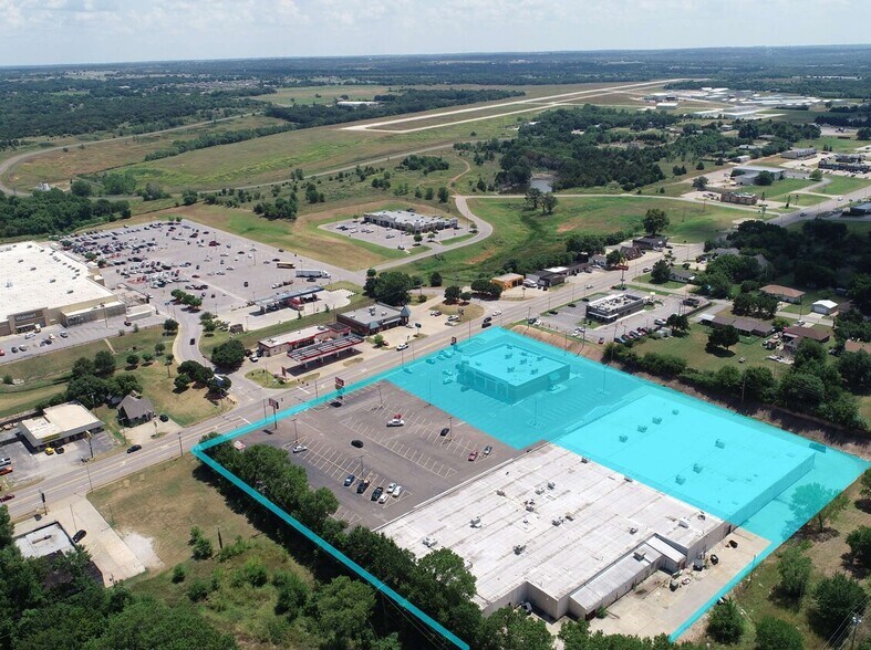 More Photos Of 1519-1599 S Division St, Guthrie Storefront For Sale