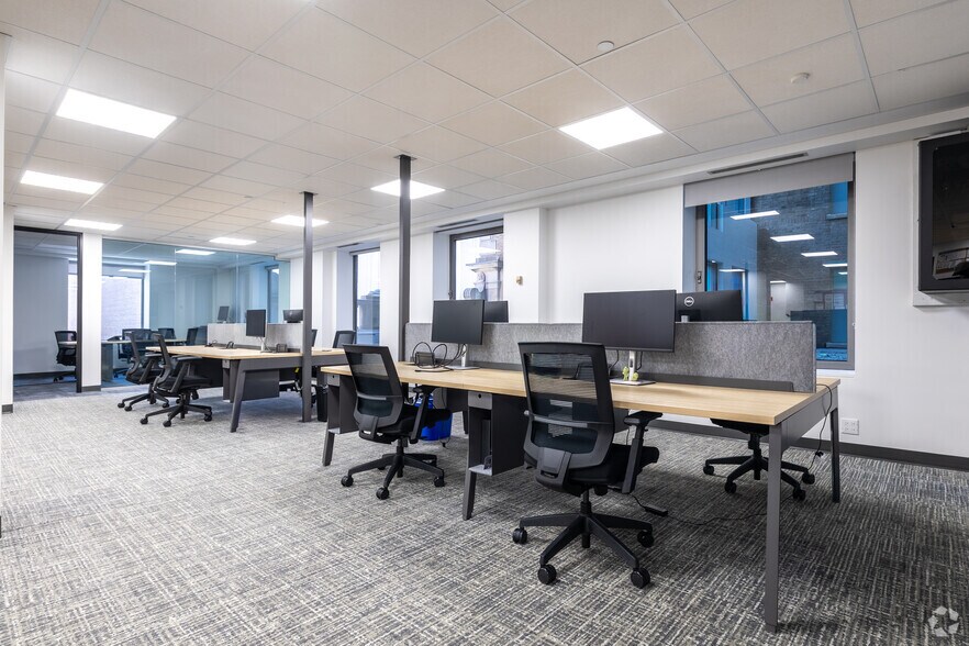 More Photos Of 1555 Rue Peel, Montréal Office For Lease