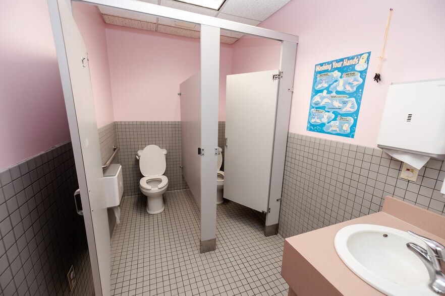 More Photos Of 217 N Kirkman Rd, Orlando Office For Sale