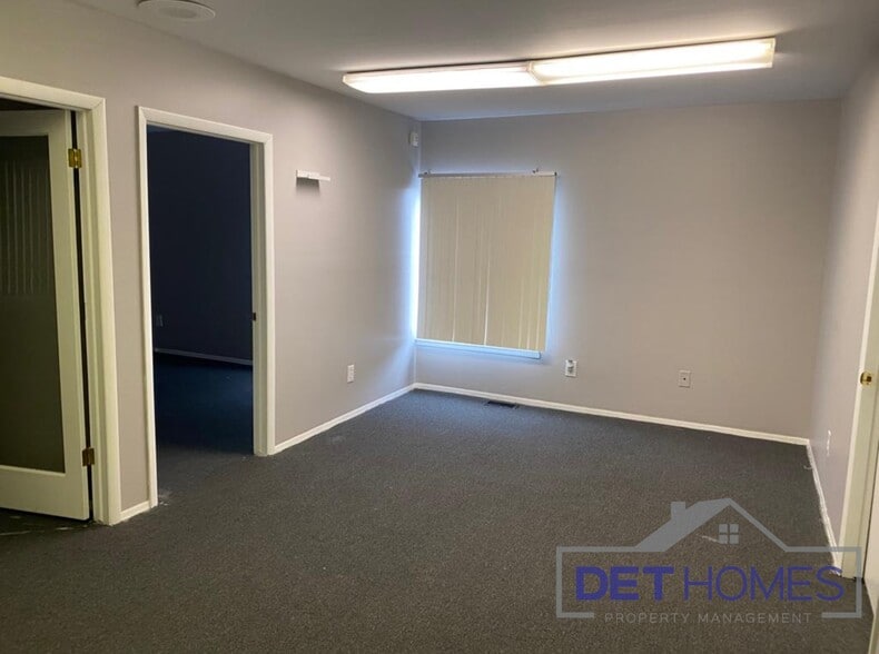 More Photos Of 17200 W 10 Mile Rd, Southfield Office For Lease