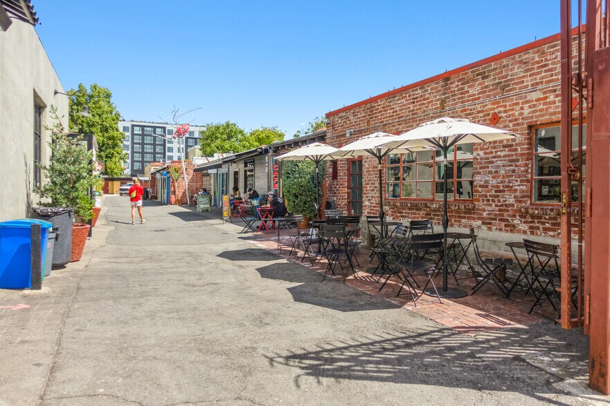 More Photos Of 5000-5004 Telegraph Ave, Oakland Storefront For Sale