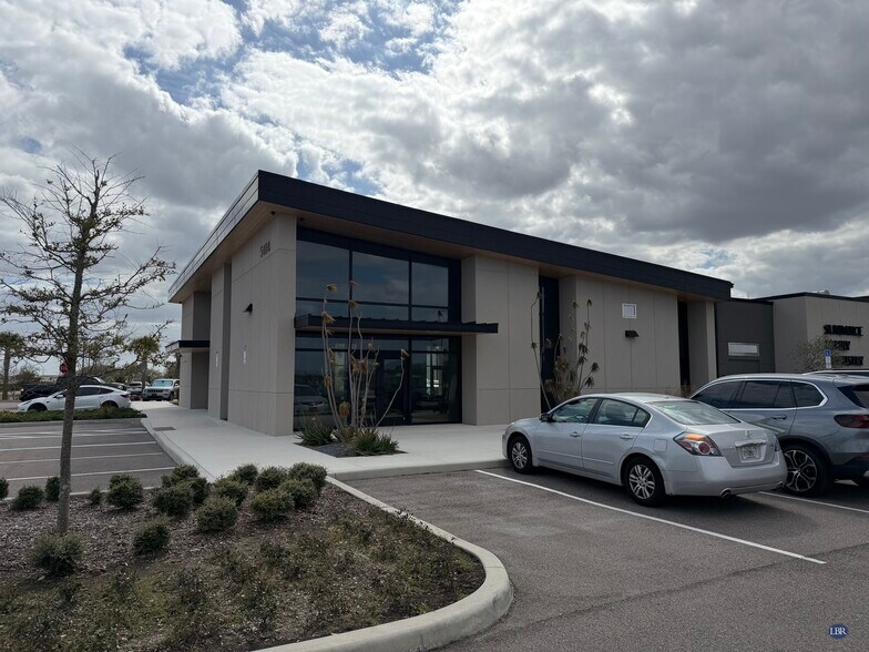 More Photos Of 5484 Lorkey Ln, Melbourne General Retail For Lease