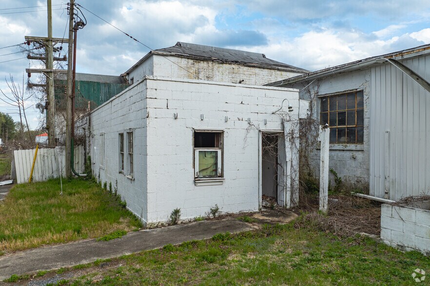 More Photos Of 204 Southern Blvd, Wyoming Warehouse For Sale