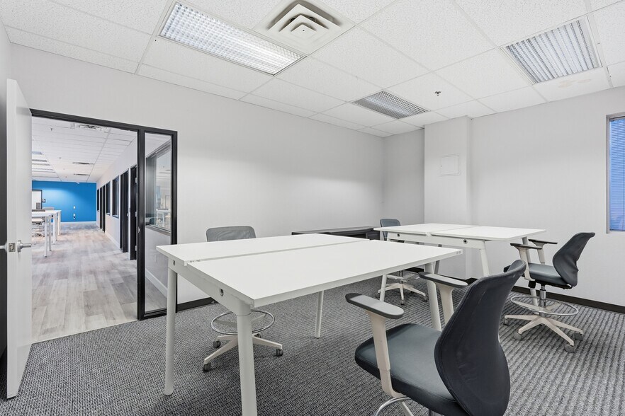 More Photos Of 3401 E Harbour Dr, Phoenix Light Manufacturing For Lease