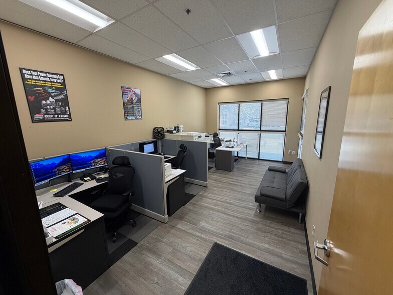 More Photos Of 4300-4308 Resnik Ct, Bakersfield Distribution For Lease