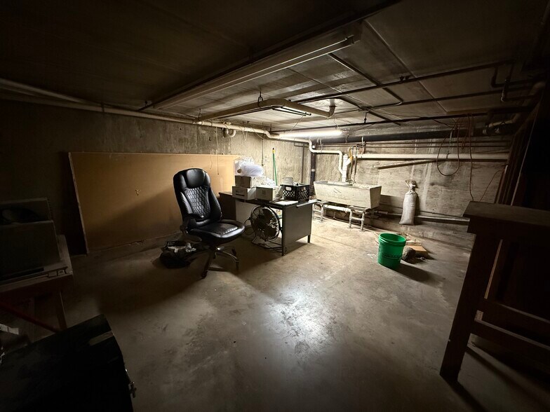 More Photos Of 406 S Park St, Madison Storefront For Lease