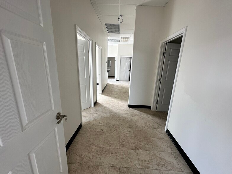 More Photos Of 900 W Jackson Ave, Pasadena Unknown For Lease