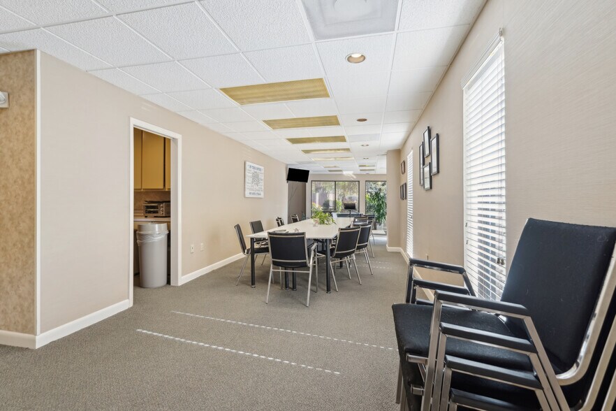 More Photos Of 15 Gamecock Ave, Charleston Office For Sale