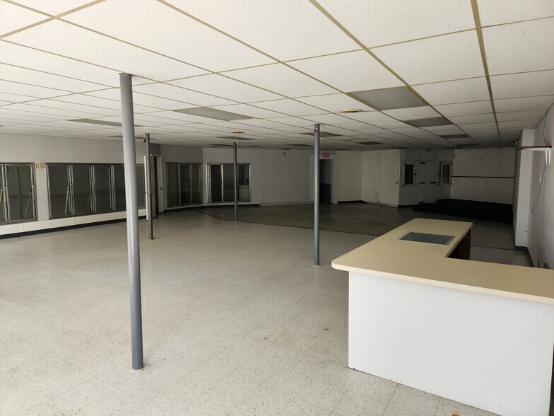 More Photos Of 92 Pine St, Laconia Convenience Store For Sale