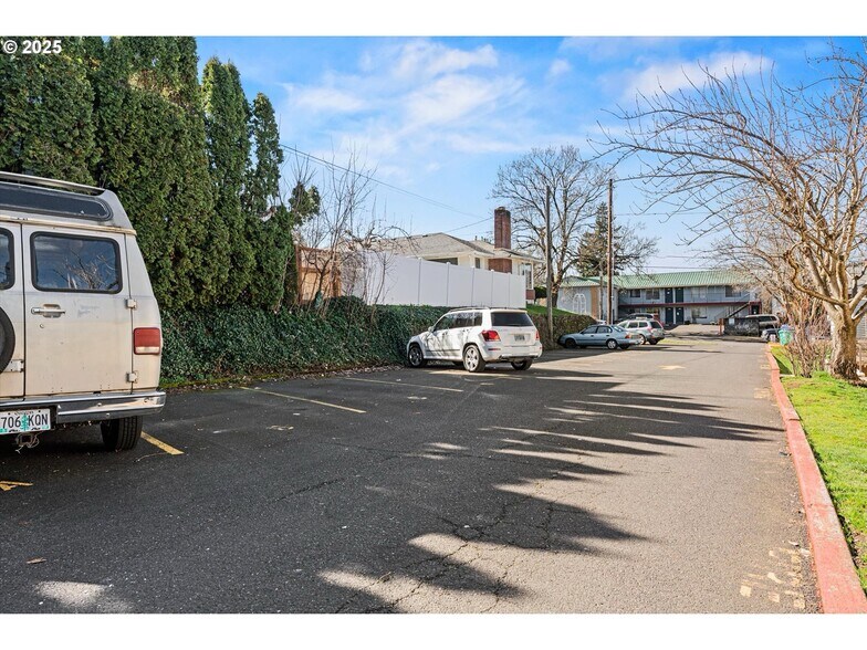 More Photos Of 5104 SE Clinton St, Portland Apartments For Sale