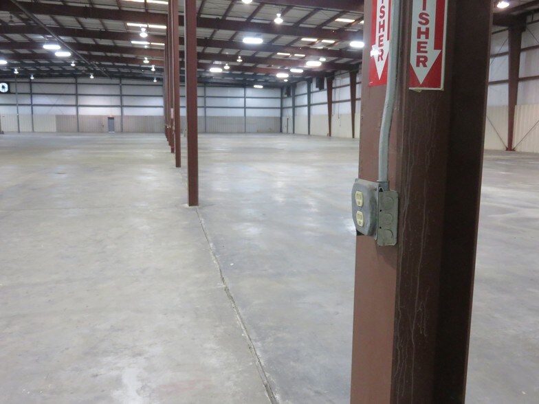 More Photos Of 3601 Parkway Blvd, Leesburg Distribution For Lease