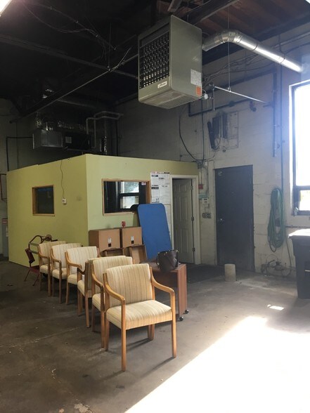 More Photos Of 25 Westwood Ave, New London Warehouse For Sale