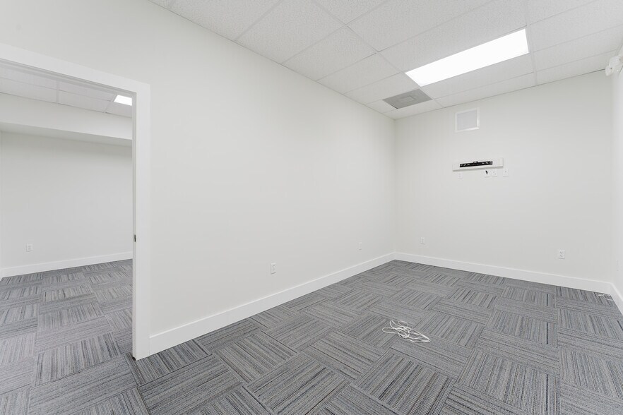 More Photos Of 1817-1847 NE 25th St, Lighthouse Point Unknown For Lease
