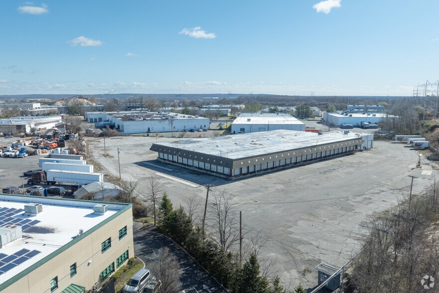 More Photos Of 1 Imperatore Dr, Old Bethpage Truck Terminal For Sale