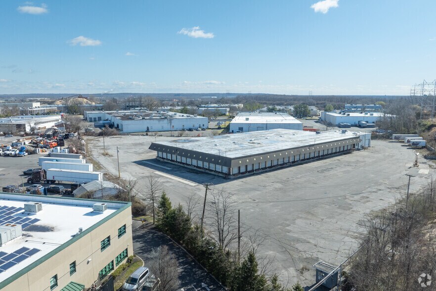 More Photos Of 1 Imperatore Dr, Old Bethpage Truck Terminal For Sale