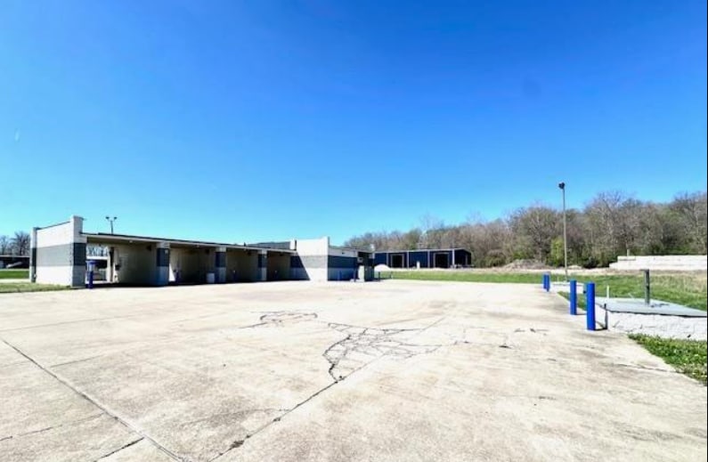 More Photos Of 259 S Herrington Pl, West Terre Haute Carwash For Sale