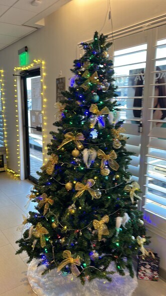 More Photos Of 450 Maple Ave E, Vienna Medical For Lease