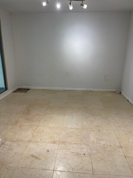 More Photos Of 20200 NW 2nd Ave, Miami Industrial For Sale