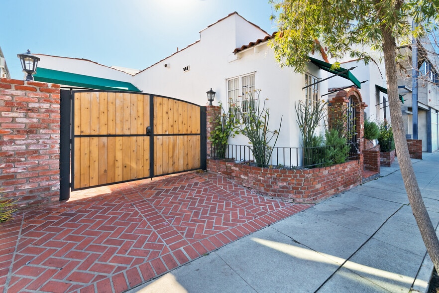 More Photos Of 1020 Pico Blvd, Santa Monica Storefront Retail Office For Sale
