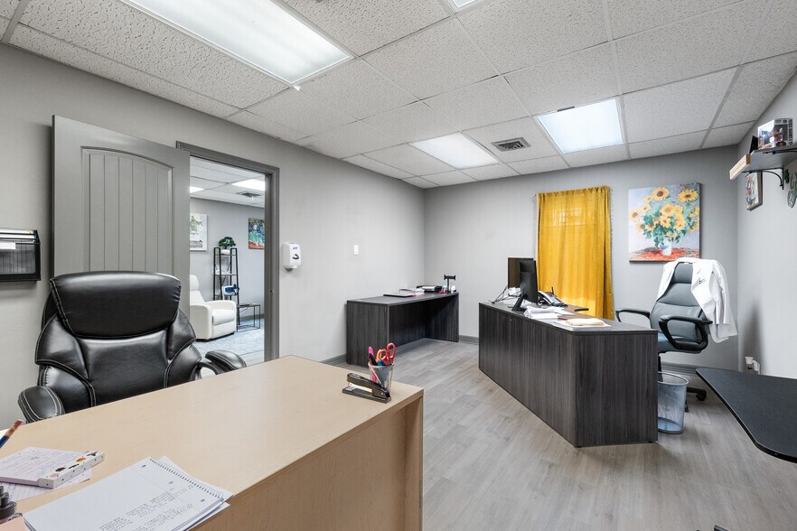 More Photos Of 604 S 77 Sunshine Strip, Harlingen Office For Sale