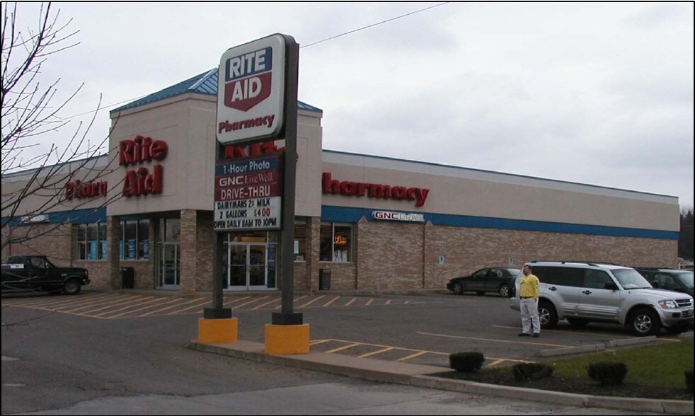 More Photos Of 8619 Waynesburg Dr SE, Waynesburg Drugstore For Lease