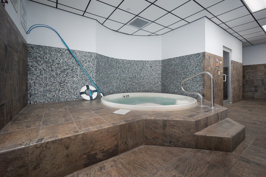 More Photos Of 4200 Carriage Way, Weatherford Medical For Lease