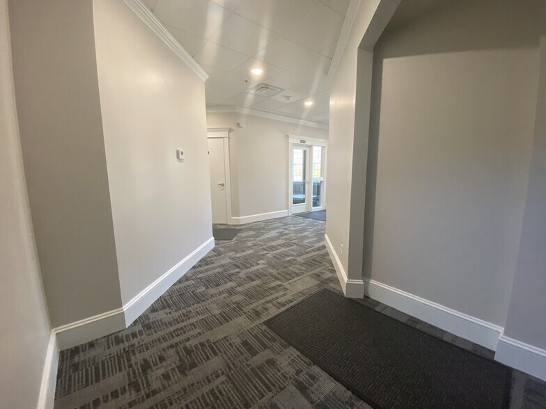 More Photos Of 231 Chief Justice Cushing Hwy, Cohasset Office For Lease