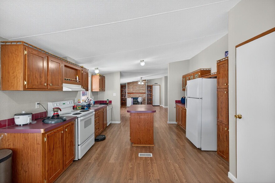 More Photos Of 11010 W Joan Dr, Odessa Warehouse For Sale