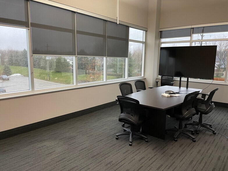 More Photos Of 219 Labrador Dr, Waterloo Office For Lease