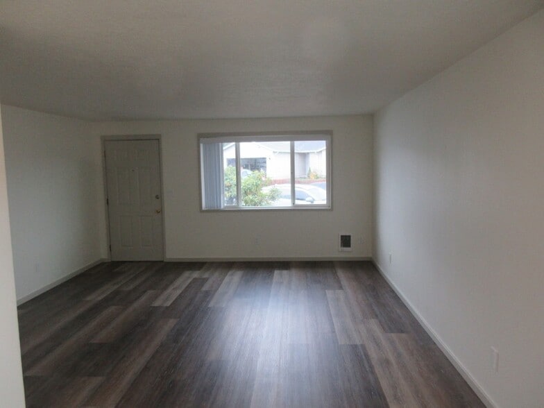 More Photos Of 4551 Chippewa Ct SE, Salem Multifamily For Sale