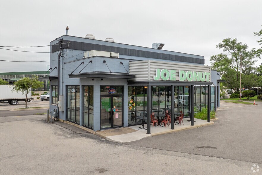 Primary Photo Of 720 E Rand Rd, Mount Prospect Restaurant For Sale