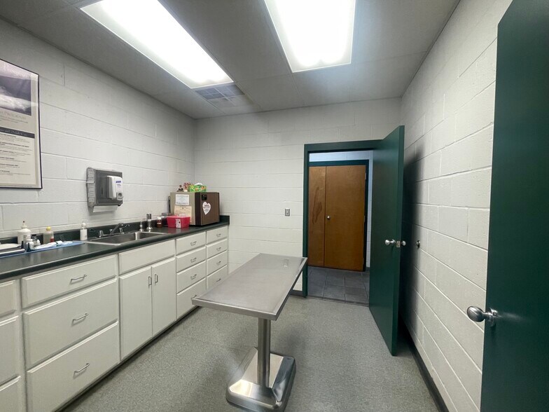 More Photos Of 84 W University Pky, Jackson General Retail For Sale