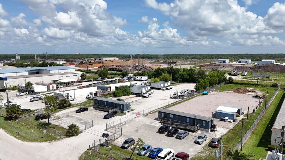 More Photos Of 8101 Mainline Pky, Fort Myers Warehouse For Lease