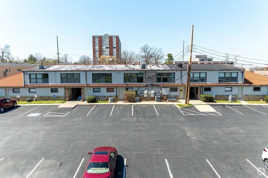 More Photos Of 2134 Nicholasville Rd, Lexington Medical For Sale