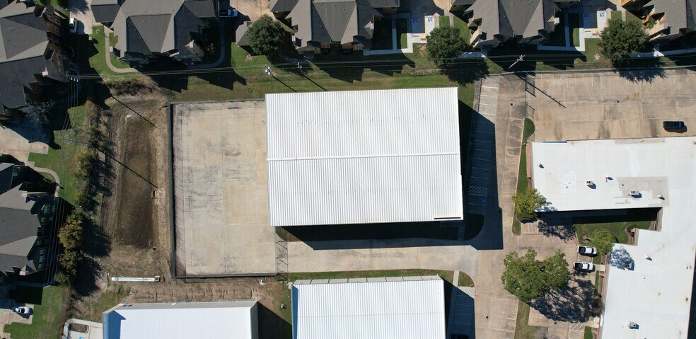 More Photos Of 14621 Blue Ash Dr, Houston Warehouse For Lease