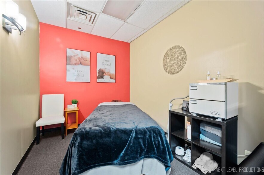 More Photos Of 850 W Bartlett Rd, Bartlett Medical For Sale