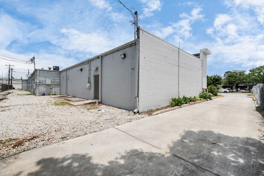 More Photos Of 2635 Gessner, Houston Unknown For Lease