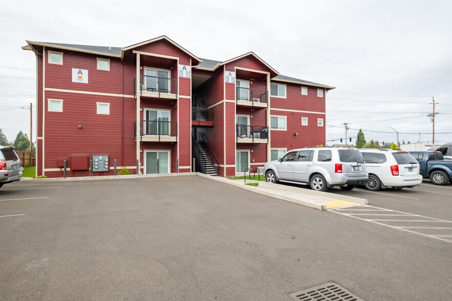 More Photos Of 13001 S Crompton's Ln, Molalla Apartments For Sale