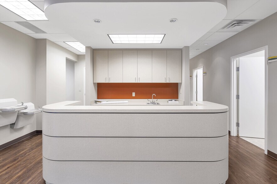 More Photos Of 4385 Johns Creek Pky, Suwanee Medical For Lease