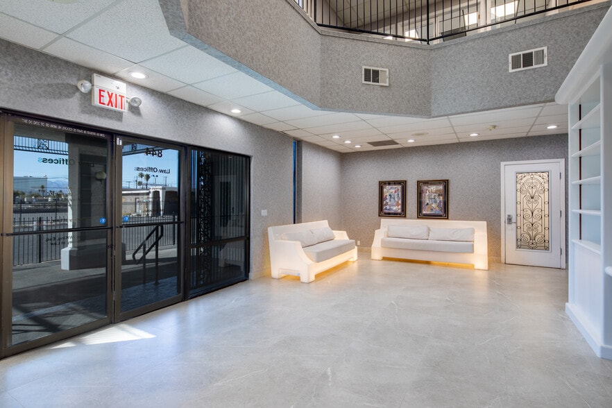 More Photos Of 844 E Sahara Ave, Las Vegas Loft Creative Space For Lease