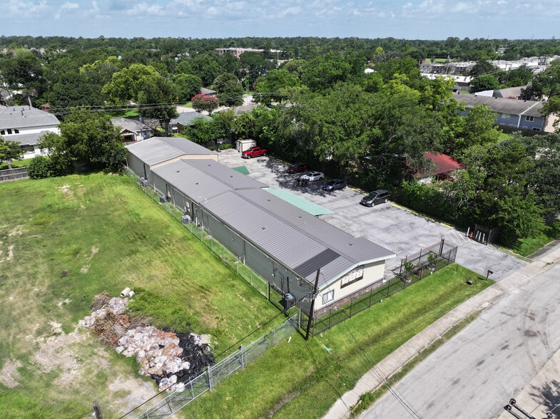 More Photos Of 1401 Cedar Post Ln, Houston Warehouse For Sale