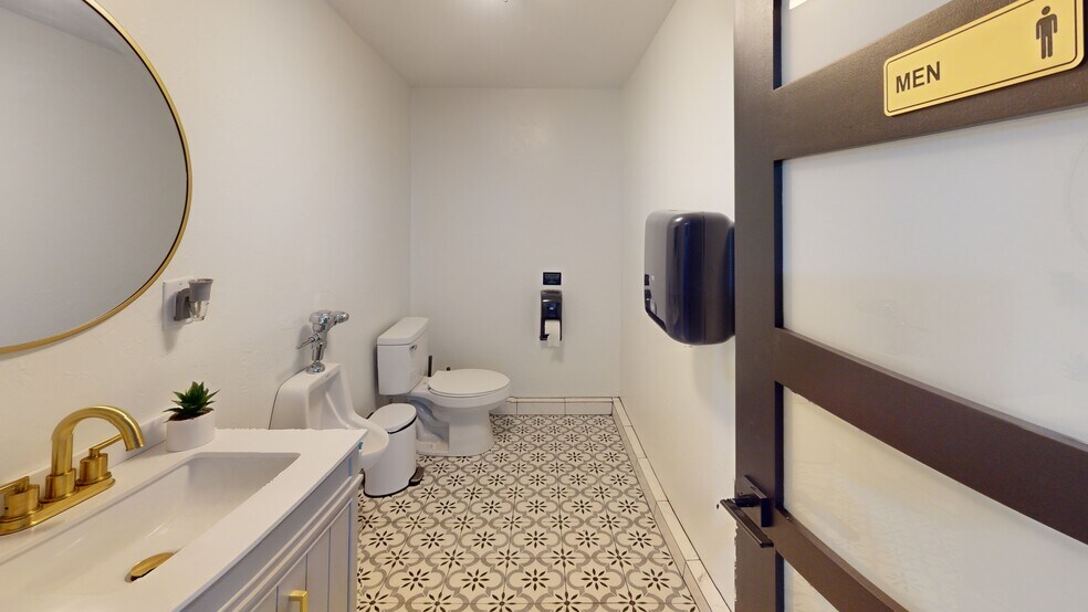 More Photos Of 312 Sycamore St, Greenville Storefront Retail Office For Sale
