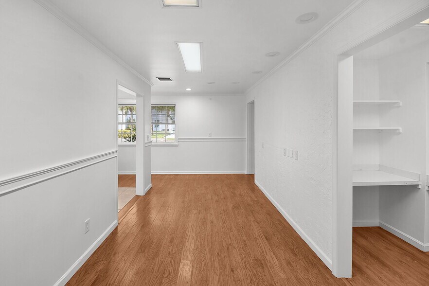 More Photos Of 300 SE Detroit Ave, Stuart Office For Lease