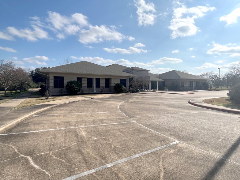 More Photos Of 150 Venture Dr, College Station Office For Sale